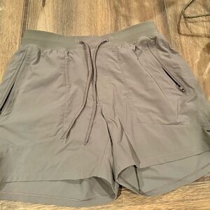 Lululemon Men’s Shorts 5”